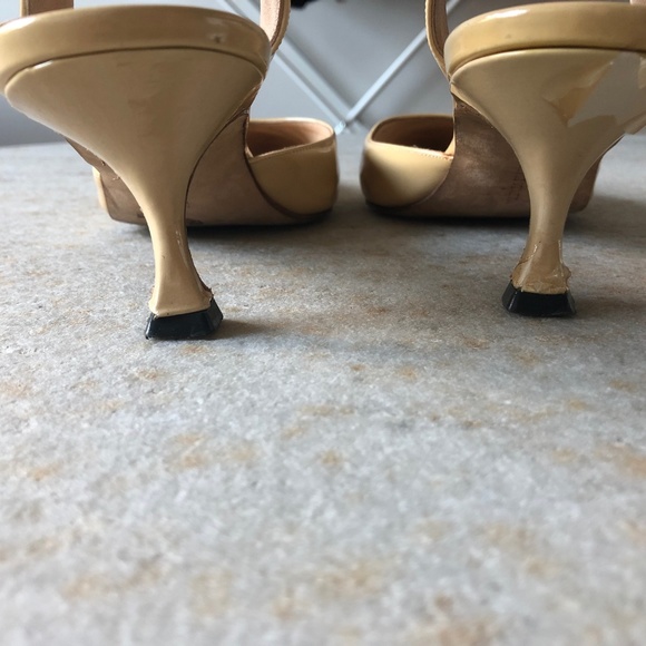 Manolo Blahnik Carolyne Patent Kitten Heels - Picture 7 of 8